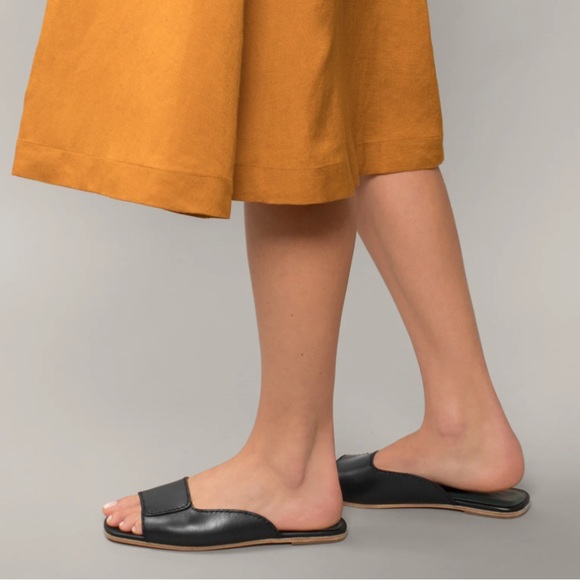 Wilder Shoes - New Wilder Maude Black Slide Sandal Size 8